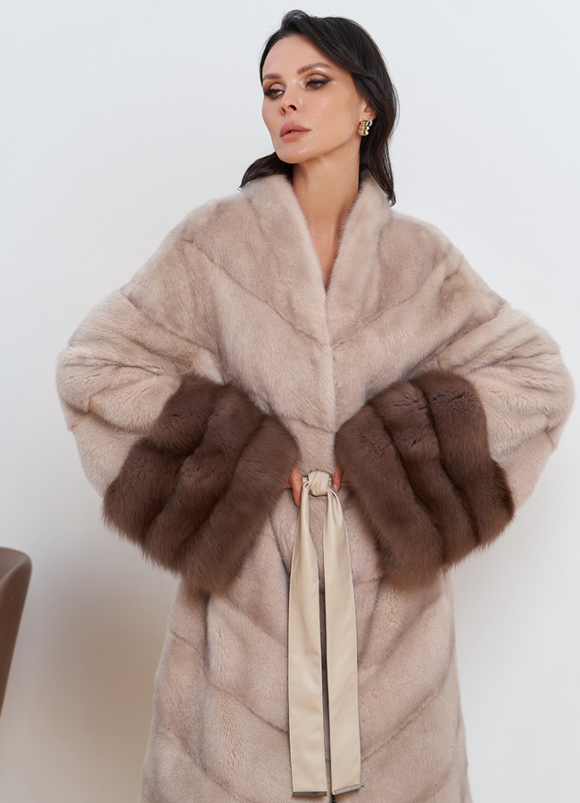 Женская шуба из меха норки с отделкой из меха куницы модель № 30677 в рассрочку