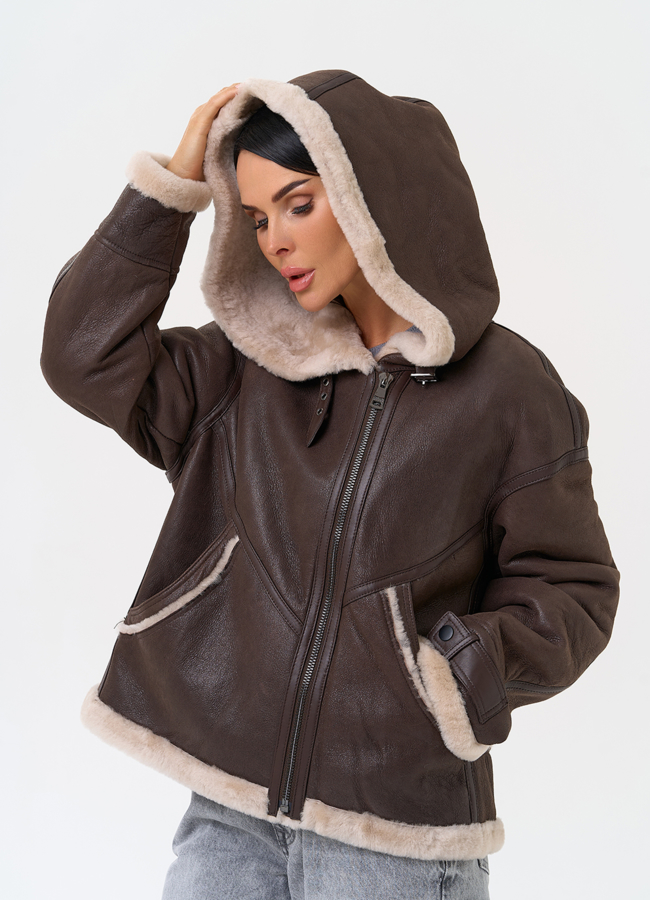 Натуральная дубленка с капюшоном модель № 31358 универмаг малина