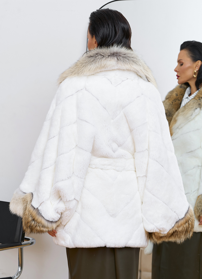 Шуба из кролика с отделкой из меха койота модель № 31324 в кредит