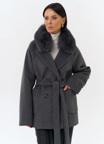 Женское утепленное пальто с отделкой из меха песца