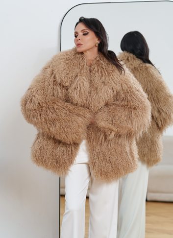 Женская шуба из меха ламы