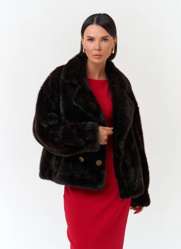 Женское двубортное пальто из эко меха