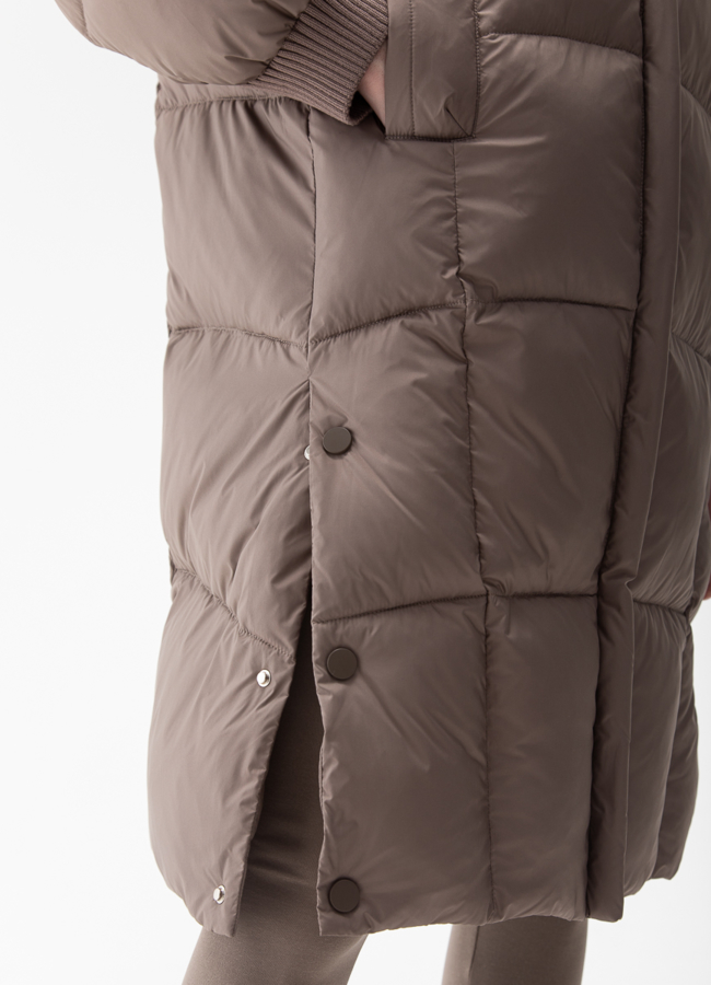 Женский пуховик с капюшоном  модель № 28012 универмаг малина