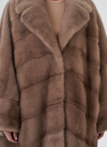 Шуба оверсайз с английским воротником 