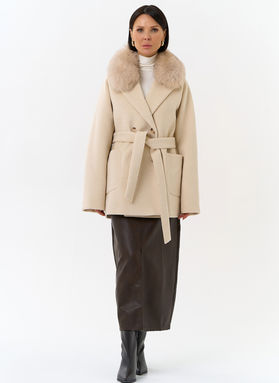 Женское утепленное пальто с отделкой из меха песца