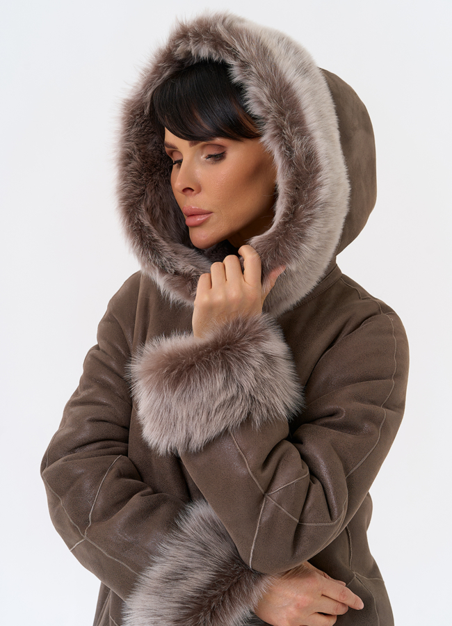 Женская натуральная дубленка с капюшоном модель № 31931 универмаг малина