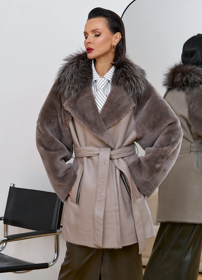 Женская натуральная дубленка с воротником из меха лисы модель № 31611 в кредит