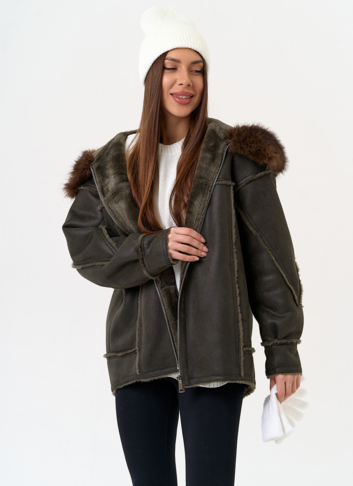 Женская дубленка из эко замши с капюшоном из эко меха