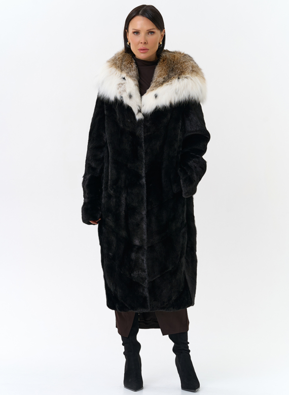 Норковая шуба черного цвета с рысью