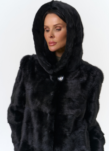 Шуба из норки с капюшоном черного цвета Шуба из норки с капюшоном черного цвета