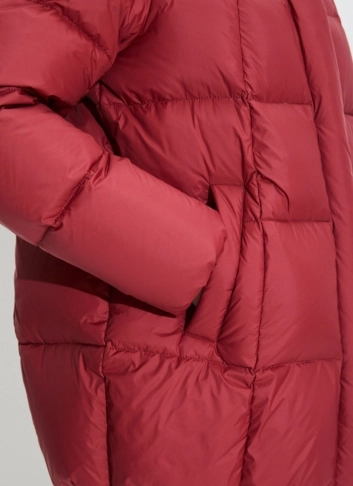 Женский пуховик с капюшоном фото
