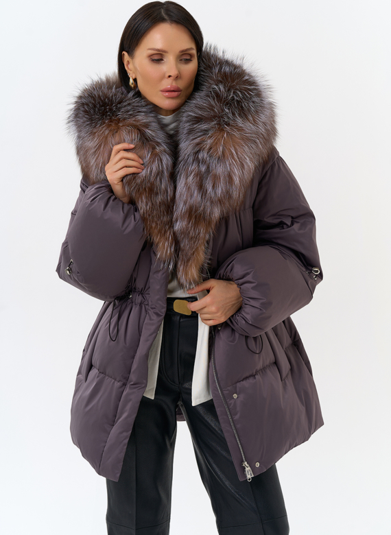 Женский пуховик с капюшоном из меха блюфрост