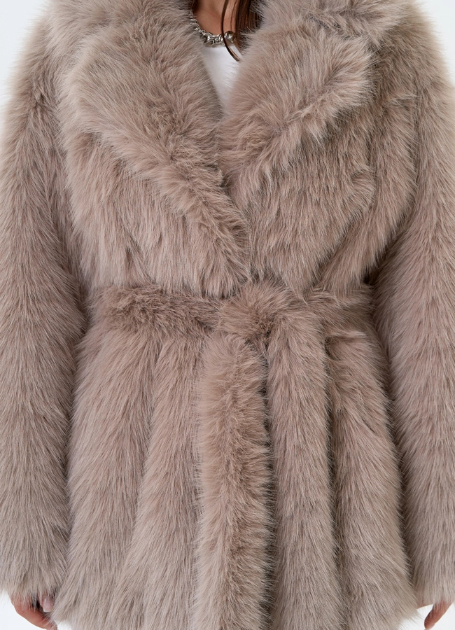 Женская шуба из эко меха в бежевом цвете модель № 31243 универмаг малина