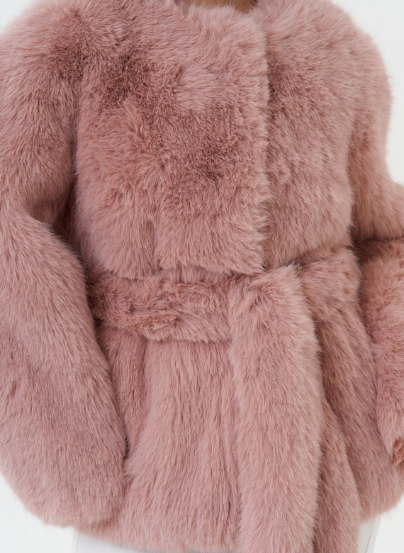 Шуба из эко песца в нежно-розовом цвете